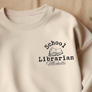 Schulbibliothekar Sweatshirt, Leselehrer Geschenke, benutzerdefinierter Bibliothekar, Bibliothekar Pullover, Bibliothekar Wertschätzung Geschenk, Bibliothek Rundhalsausschnitt