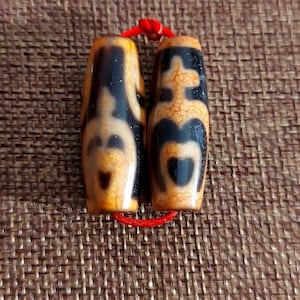 2pcs Motif spécial 2 & 4 Aquarius Tibetan Old Agate dZi Bead (33mm x 12mm)