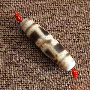 Motif spécial 4-Perle tibétaine ancienne agate DZI (44,3 mm x 11,9 mm)