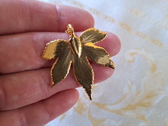 Vintage Gold-Dipped Maple Leaf Pendant Necklace -… - image 5