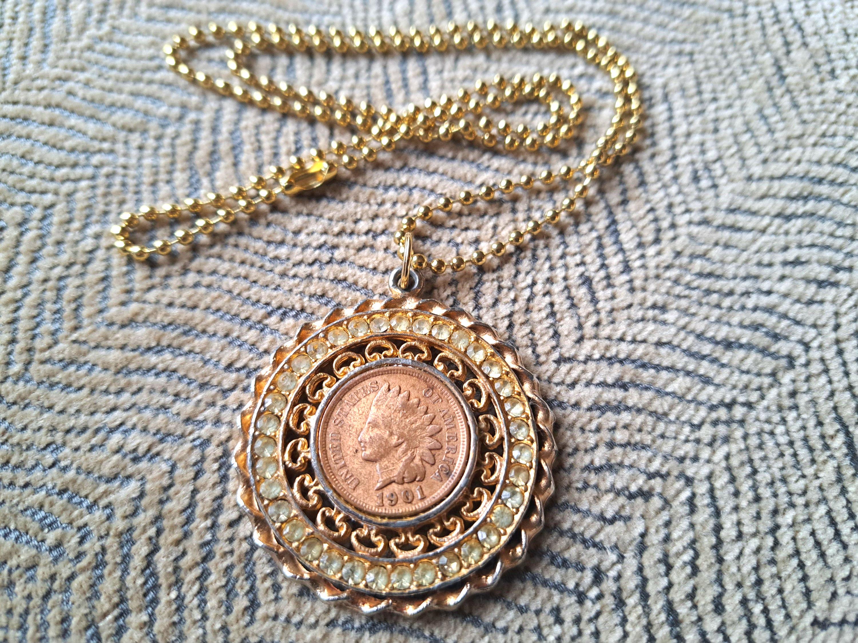 ★VINTAGE HOLLYWOOD★ Round Coin Necklace Vintage 1901 Indian Head Penny Goldtone Rhinestone Pendant