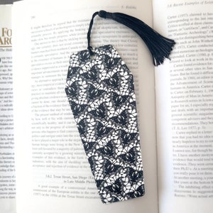 Spooky Bookmark Coffin Bats Bookmark Goth Stationary Gift for Reader Unique Bookmark Acrylic Bookmark With Tassel Bookish Goth Gift