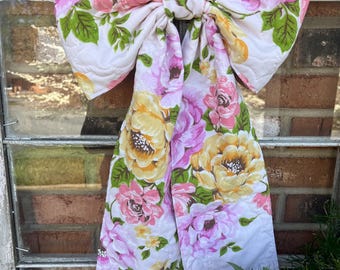 Lazo de colcha vintage con rosas estilo cottagecore, hecho a mano con retazos - Día de la Madre, Primavera, Corona, Puerta (B)