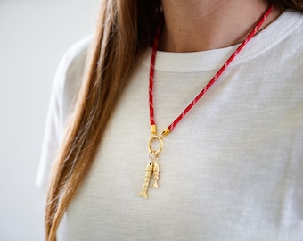 Classic Coastal Red Paracord Fish Necklace: Nautical Charm