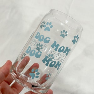 Dog MOM or Dog DAD 16oz Clear Glass Cup with Bamboo Lid, Jar Can with –  Briggs 'n' Wiggles