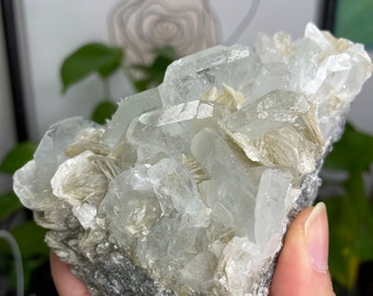 Great Clarity Aquamarine with Muscovite from XueBaoDing