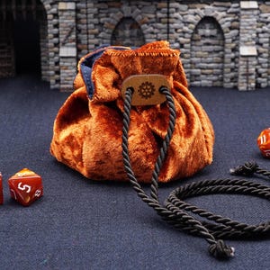 Petit sac à dés cousu main à partir de velours écrasé cuivre brillant par le forgeron