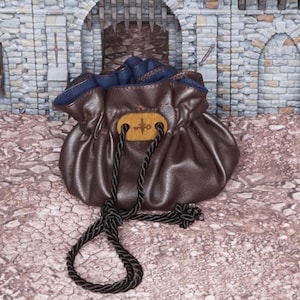 Petit sac à dés cousu main en cuir végétalien – marron