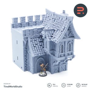 Könnte beinhalten: Ein 3D-gedrucktes Modell eines mittelalterlichen Gebäudes mit einer Steinmauer und einem Holzdach. Das Gebäude hat eine kleine Tür und ein Fenster. Das Modell ist in hellgrau gedruckt.