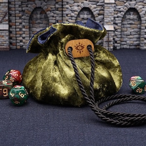 Petit sac à dés cousu à la main à partir de velours écrasé Guardian Olive