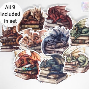 Drachen schlafend auf Bücher Aufkleber | Aquarell Fabelwesen Matte Verzierungen für Scrapbooks | 9er-Set | von BlackLineDesignsArt