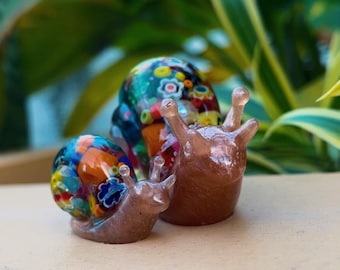 Mini Resin Snail Figurine: Multicolor Junk-Bead Decor