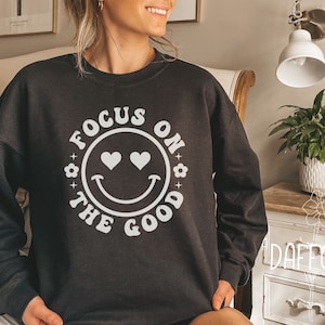 Focus on the Good, Happy Face Retro Unisex Heavy Blend Crewneck Sweatshirt, Cotton Blend Sweatshirt, Men’s Sweatshirt, Women’s Sweatshirt