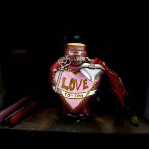 Amortentia Love Potion: Replica Potion w/Extra Charm