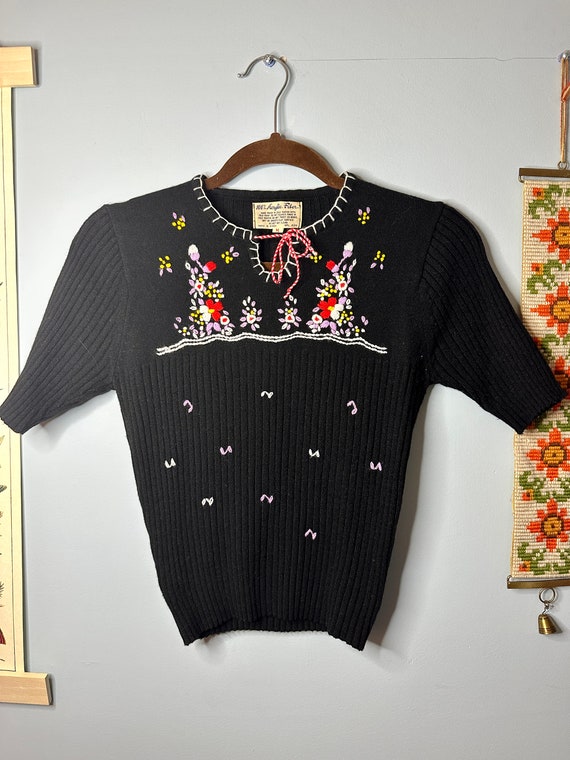 1950s/60s Knit Short Sleeves Embroidered Sweater