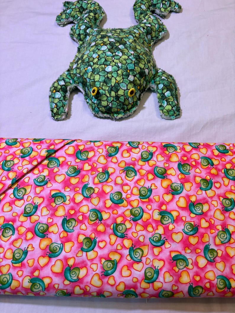 Frog Repeating Pattern Fabric Fine Line Fabrics Cat-itude Line Flt-1082-02-pink - Etsy
