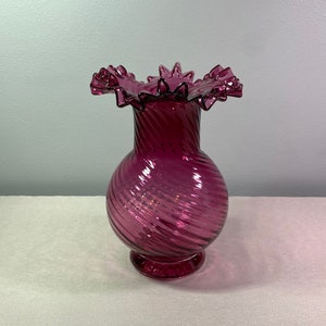 Unmarked (Rossi?) Art Glass Vase - Cranberry - Swirl with Ruffled Double Crimped Top - 8&quot; tall