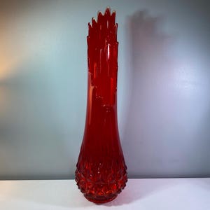 24” tall - Vintage Swung Vase - LE Smith - Diamond Butt - Red