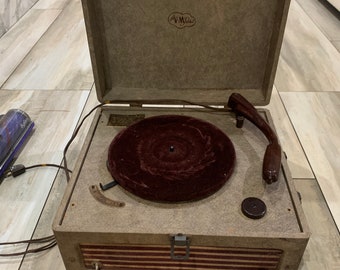 Vintage V-M Tri-O-Speed Model 150-A Record Player