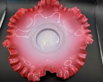 Victoriaanse Futed roze melkglazen kom