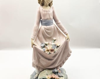 Lladró Figurina Ragazza con fiori – Scultura cesto in porcellana pastello, Immacolata – Lladró E23