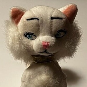 THE DISNEY STORE Bean Bag - The Aristocats - Duchess (8&quot;) (New Without Disney Hang Tag)