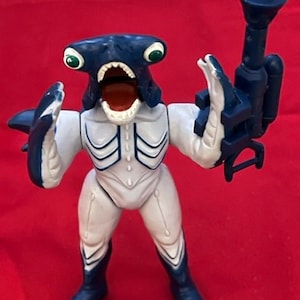 Mighty Morphin Power Rangers - Evil Space Aliens - Action Figure Killer Bite Slippery Shark #2336