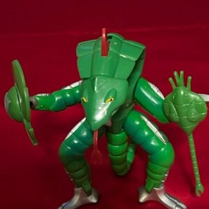 Mighty Morphin Power Rangers - Evil Space Aliens - Action Figure Darting Tongue Pythor  #2338