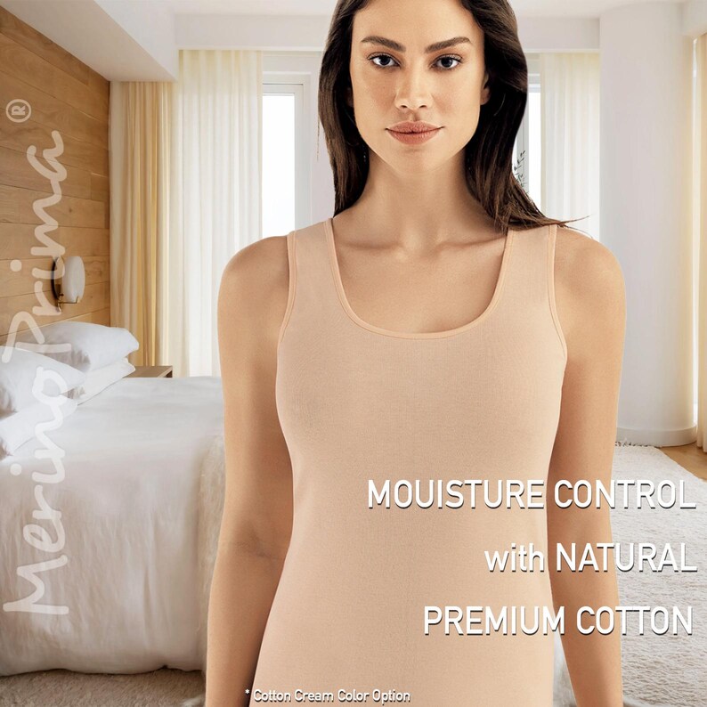 Peut inclure: Une femme portant un d&eacute;bardeur couleur p&ecirc;che clair avec le texte "Moisture Control with Natural Premium Cotton" en bas. Le d&eacute;bardeur est fait d'un tissu doux et respirant et est con&ccedil;u pour vous garder au frais et &agrave; l'aise.