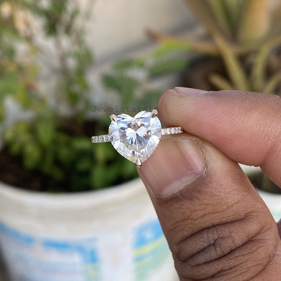 Heart moissanite ring outlet
