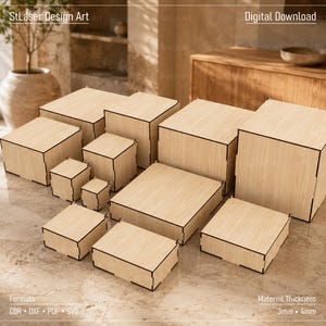 Peut inclure: Une collection de boîtes en bois clair de différentes tailles, présentant des formes carrées et rectangulaires avec des joints découpés au laser visibles. Le texte StLaser Design Art, Digital Download, Formats CDR DXF PDF SVG et Material Thickness 3mm 4mm est présent.