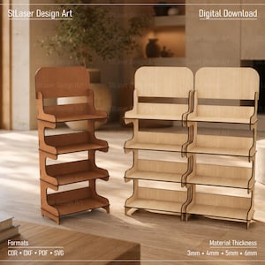 Op de afbeelding: Drie houten displaystandaards met elk vier planken, met een lichtbruine afwerking op de linker unit en een natuurlijke lichte houtafwerking op de twee rechter units. De tekst StLaser Design Art, Digital Download, Formats CDR, DXF, PDF, SVG en Material Thickness 3mm, 4mm, 5mm, 6mm is zichtbaar.