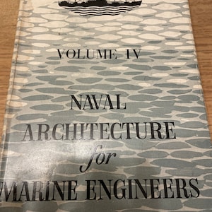 Puede incluir: Un libro vintage titulado "Naval Architecture for Marine Engineers" de la serie Reed's Practical Mathematics Series, Volumen IV. La portada presenta una ilustración en blanco y negro de un barco sobre un fondo ondulado azul y blanco.