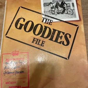 The Goodies File autorstwa Tima Brooke-Taylora i Billa Oddiego, wydanie 1., twarda oprawa, 1974 r.