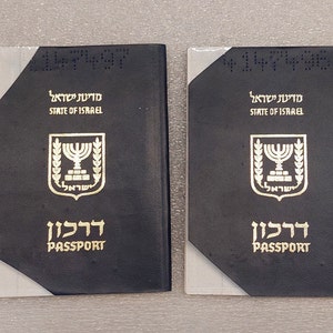 VTG JOODS ISRAELL lot van 2 PASPOORT man en vrouw veel handtekeningen/visa geannuleerd, verlopen 1993