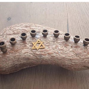 Ancienne menorah judaica faite main comme Israël carte en bois naturel étoile de david