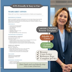 Op de afbeelding: Een cv-sjabloon met de tekst "Career Change Resume Template" en "Editable in Canva". De sjabloon bevat secties voor professionele samenvatting, kernvaardigheden en ervaring. De afbeelding bevat ook een vrouw in een blauwe blazer.