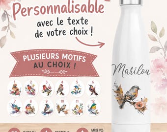 Puede incluir: Una botella de agua de metal blanco con una ilustración en acuarela de un pájaro sobre una rama con flores y el nombre Marilou impreso en letra cursiva negra. La imagen incluye una selección de doce diseños de aves numerados.