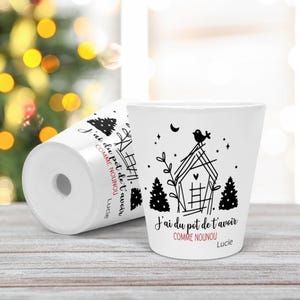 Personalizowane białe ceramiczne doniczki, personalizowane doniczki, doniczki na kwiaty. Spersonalizowany prezent świąteczny.