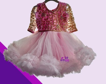 Vestido tradicional pasni para niña: vestido rosa bordado