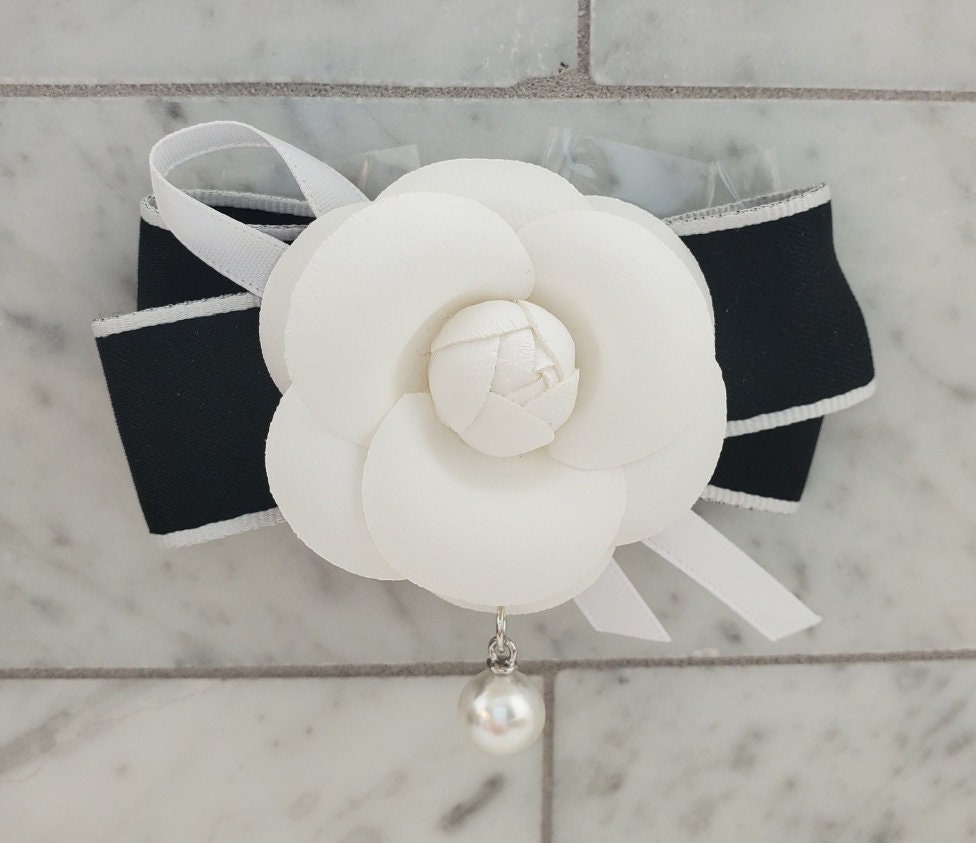 【上品♪】シャネル CHANEL フォン ケース ホワイト White Chanel Phone Case iPhone 12 - Etsy