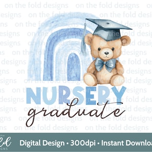 Nursery Graduate Clipart 1er día Sublimación primaria PNG Blue Boy Rainbow Teddy Instant Digital Descargar UVDTF Diseño Imagen transparente