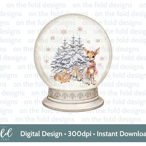 Clipart di Natale di un cervo, PNG di Natale carino nel bosco, globo di neve con design digitale, design di biglietti di Natale, sublimazione, scena invernale, bambino carino