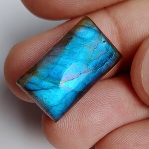 Cabochon van blauwe labradoriet: handgemaakte vierkante edelsteen (20 x 12,5 mm, 19,40 kt)