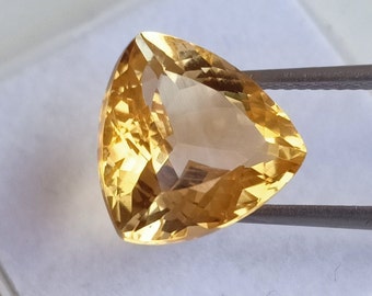 Certified Golden Yellow Citrine: 6.00 Ct Trillion Cut Gemstone