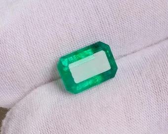 Zambian Emerald Gemstone: Vivid Green Octagon Cut, 3.00 ct