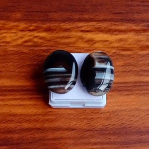 Sulemani Aqeeq Agate Gemstone Pair: Oval Black & White Pendants