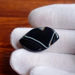 Black & White Sulemani Agate Cabochon: 24.90 ct Marquise Gemstone