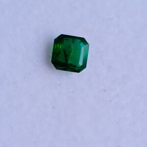Natural Green Emerald Gemstone: Faceted Octagon Cut, 0.25 ct