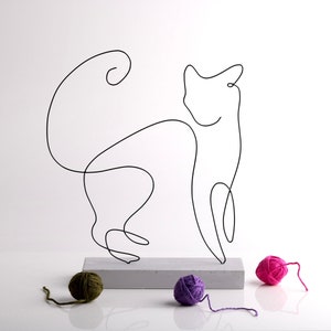 Handmade Cat Wire Sculpture: Abstract Minimalist Decor